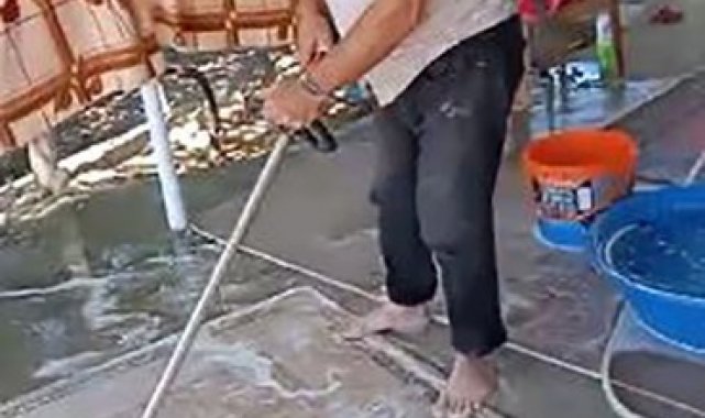 Elazığlı vatandaş ot biçme makinesini halı yıkama makinesine çevirdi
