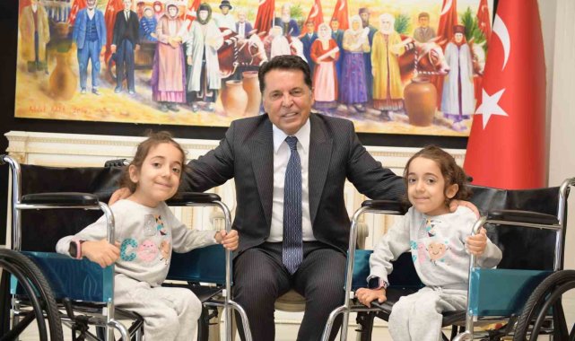 Esenyurt Belediye Başkanı Özer, SMA hastası ikizleri makamında ağırladı