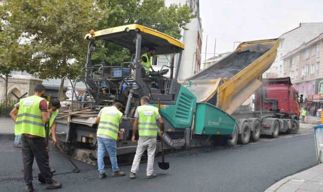 Esenyurt'ta tahrip olan yollar ve asfaltlar yenileniyor
