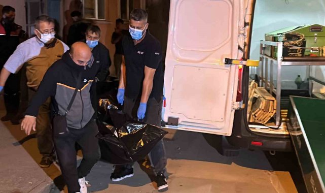 Eskişehir'de çöp ev vakası: Ceset koku nedeniyle zor çıkarıldı