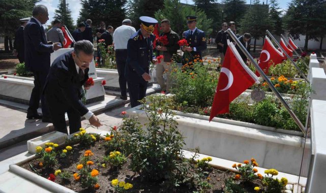 Eskişehir'in işgalden kurtuluşunun 102'nci yılında şehit kabirleri ziyaret edildi