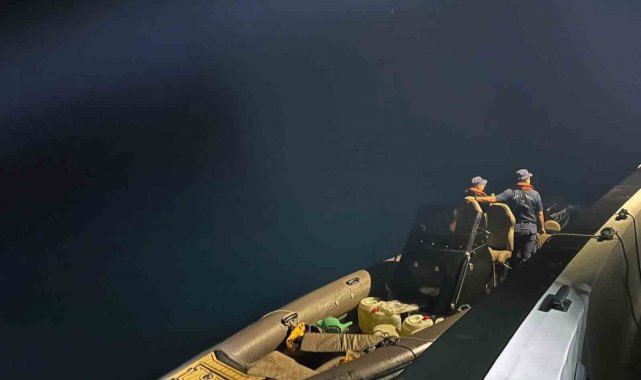 Fethiye'de lastik bot içinde 2 göçmen kaçakçılığı şüphelisi yakalandı