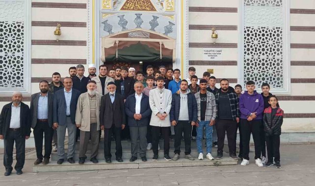 Gençler sabah namazında bir araya geldiler