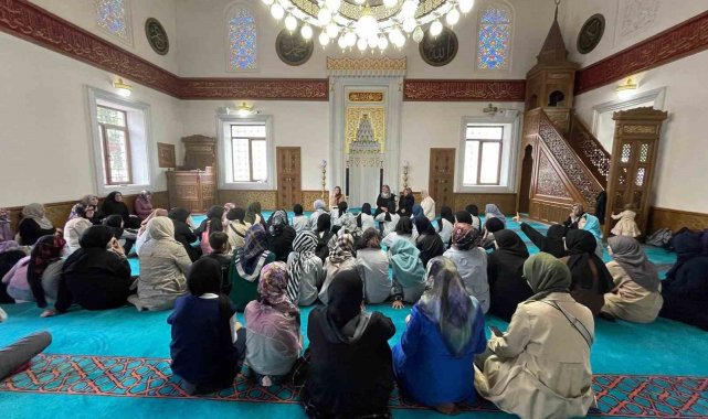 Gençler ve çocuklar cami-genç buluşmasında bir araya geldiler
