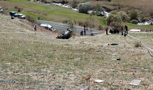 Gümüşhane'de kamyonet 70 metrelik uçuruma yuvarlandı: 2 ölü