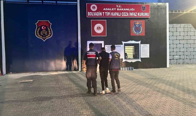 Hırsızlık suçundan aranan şahsı jandarma yakaladı