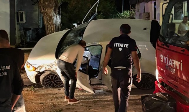 Hızla kaldırıma dalan otomobil 15 yaşındaki çocuğu hayattan kopardı: Feci olay kamerada