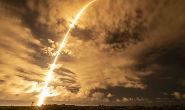 İlk özel uzay yürüyüşünü gerçekleştirecek ekip SpaceX roketi ile uzaya fırlatıldı
