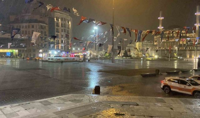 İstanbul'da sağanak yağış etkili oluyor