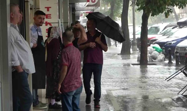 İstanbul'un Anadolu Yakasında yağmur etkisini gösteriyor