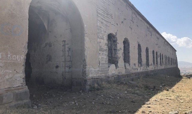 Kars'taki tarihi tabyalar içler acısı durumda