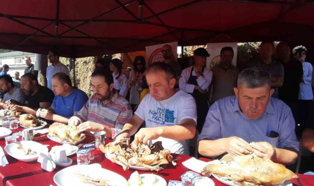 Kaz eti yeme yarışması renkli görüntüler sahne oldu