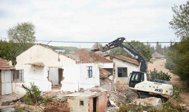 Kepez Belediyesi sel baskınını önlemek amacıyla çalışmalar gerçekleştirdi