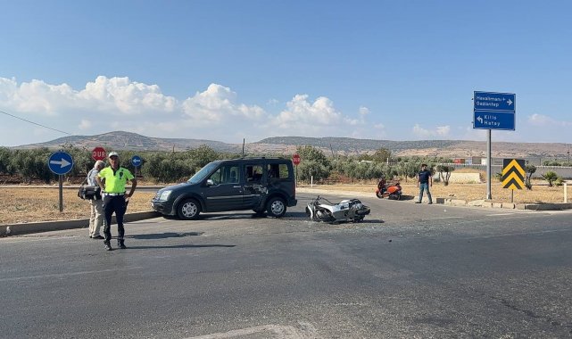 Kilis'te motosiklet ile hafif ticari araç çarpıştı: 1'i ağır 2 yaralı