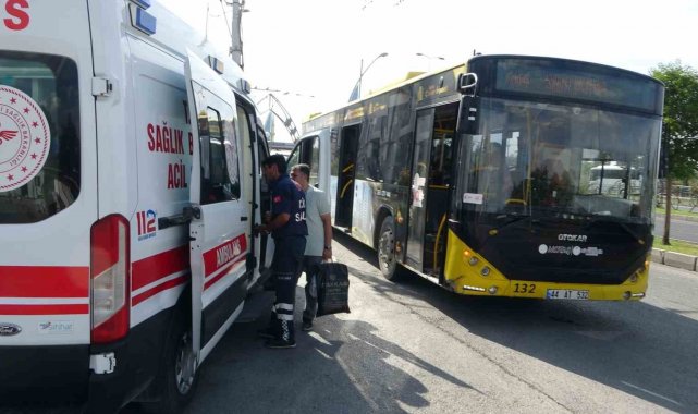 Malatya'da otobüs ile hafif ticari araç çarpıştı: 2 yaralı