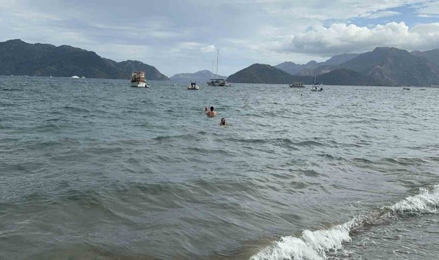 Marmaris'te yağmurda deniz keyfi