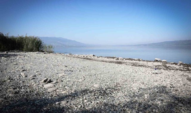 Milyonlarca kişinin içme su kaynağı gölde korkutan görüntü: Su 17 metre geri çekildi