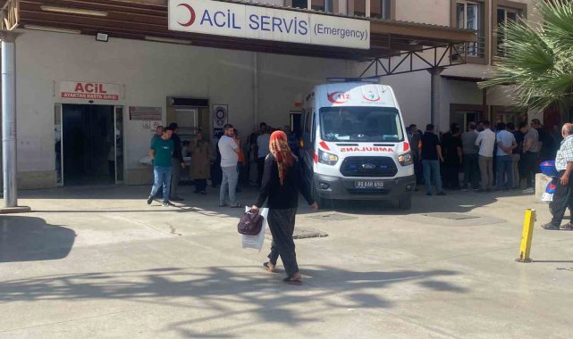 Motosiklet ile kamyonet çarpıştı, anne ile oğlu ağır yaralandı