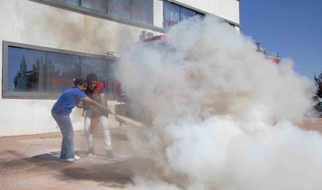 Öğrencilere yangına müdahale eğitimi verildi