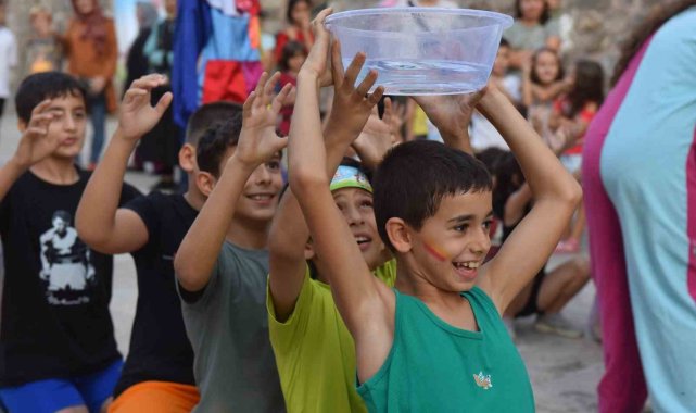 Onbeş mahallede 15 bin çocuk sokak oyunlarında buluştu