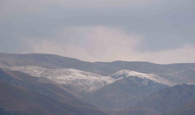Palandöken'e mevsimin ilk karı yağı