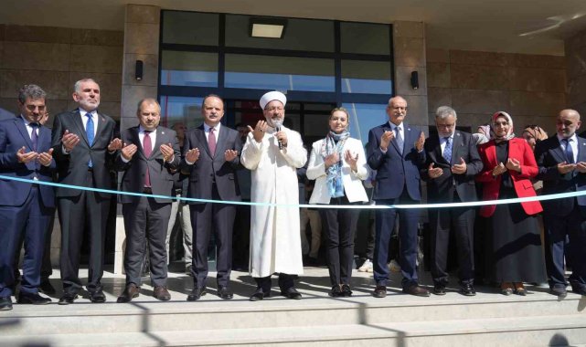 Prof. Dr. Erbaş: "Bizim ilmimiz insanlığı yaşatmak içindir, Batı'nın ise öldürmek içindir"