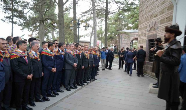 Şenliklerin son gününde Ertuğrul Gazi Türbesi ziyaret edildi