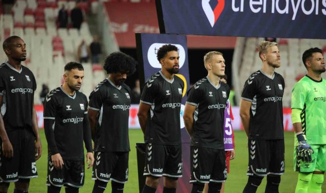 Sivasspor, şehit polis memuru Şeyda Yılmaz için maça siyah forma ile çıktı