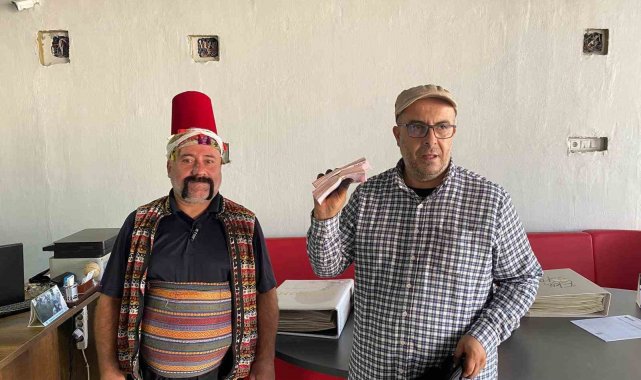Suriyeli vatandaş bulduğu para dolu çantayı sahibine teslim etti