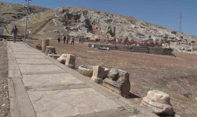 Tarihi objeler 40 yıl sonra yeniden Perre Antik Kent'te sergilenmeye başladı