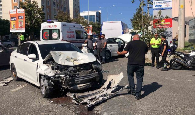 Tekirdağ'da 3 kişinin yaralandığı kaza kamerada