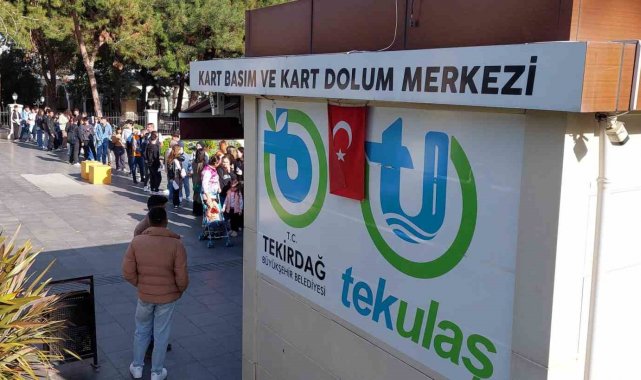 Tekirdağ'da toplu taşıma kartı kuyruğu