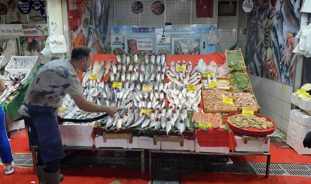 Tezgahlarda palamut bolluğu yaşanıyor, fiyatlar yarı yarıya düştü