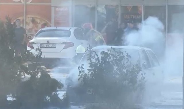 Tokat'ta alev topuna dönen otomobil adeta kül oldu