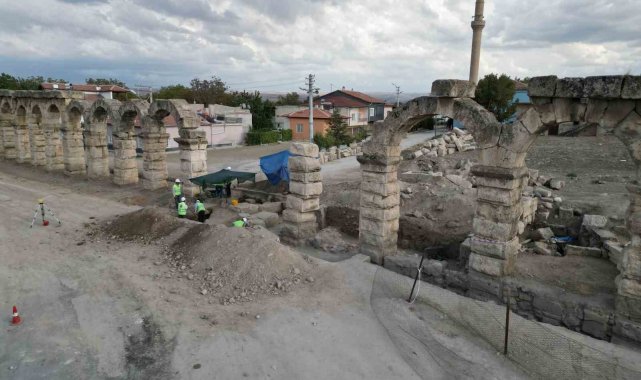 Toprak altında kalan 2 bin yıllık su kemerleri gün yüzüne çıkartılıyor
