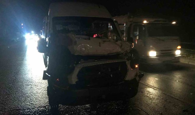 Tur minibüsü kamyona arkadan çarptı: 6 İngiliz turist yaralı