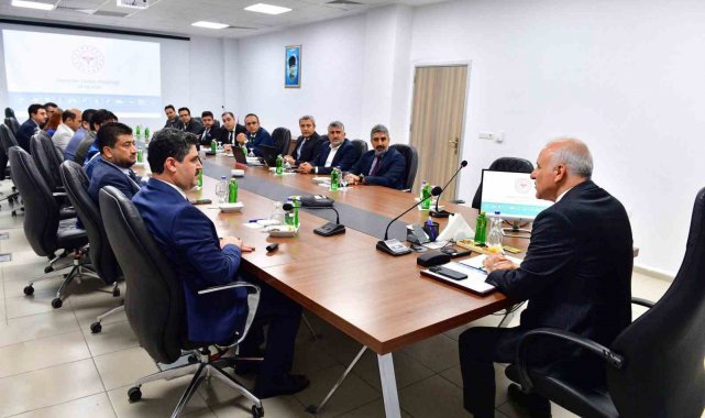 Vali Zorluoğlu, sağlık çalışanlarıyla bir araya geldi