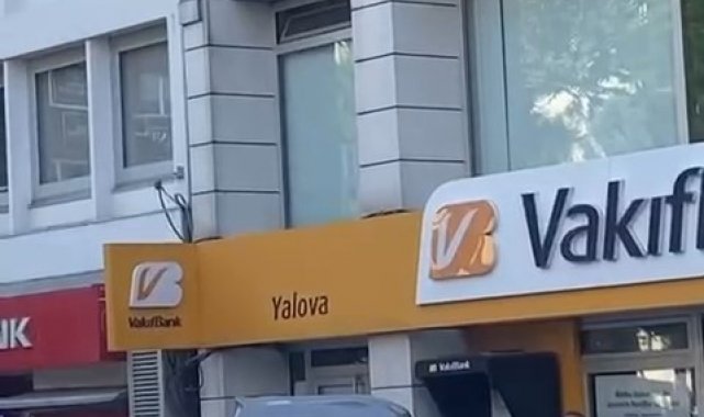 Yalova'da işlemi yapılmayınca bankanın önüne otomobilini çekti