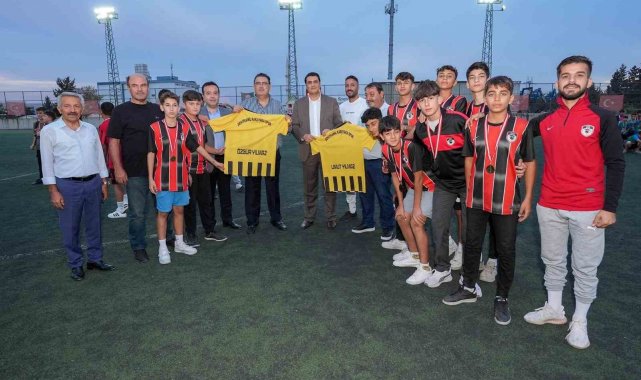 Yılmaz, turnuvaya katılan sporculara teşekkür etti