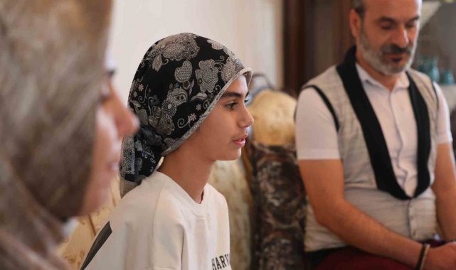 14 yaşındaki Fatma Zehra Lösemi hastalığını yendiği gün, 3 bayramı bir anda kutladı