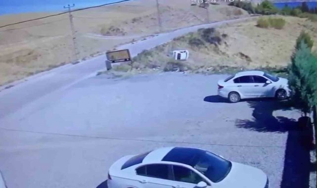 6 kişinin yaralandığı kaza anı kameralara yansıdı