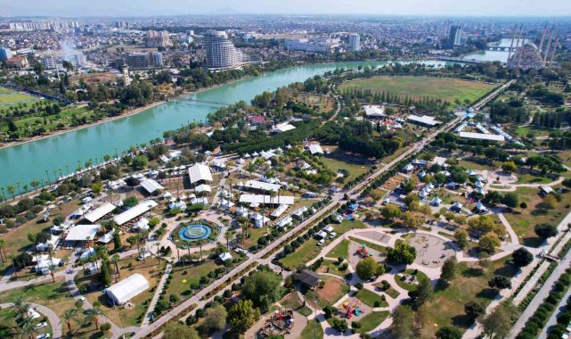 8. Uluslararası Adana Lezzet Festivali Merkez Park'ta başladı