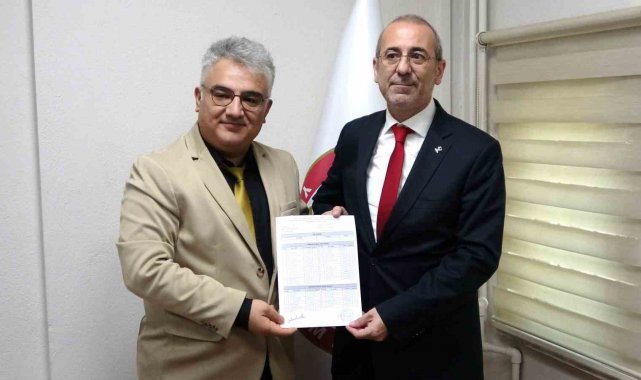 AK Parti Kütahya Merkez İlçe Murat Afşarünal mazbatasını alarak görevine başladı