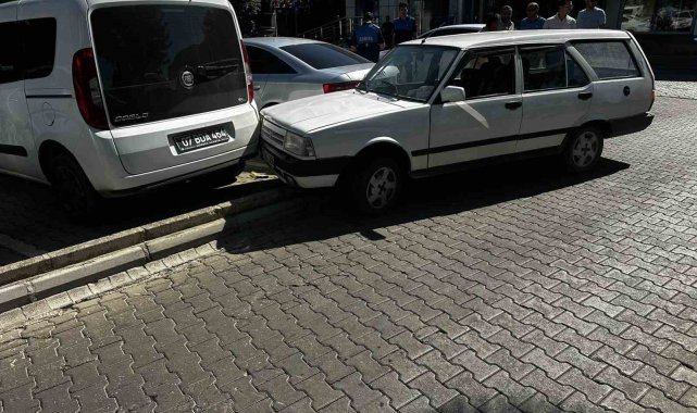 Alkollü sürücü Belediye Başkanı'nın makam aracı ve belediyeye ait hizmet aracına çarptı