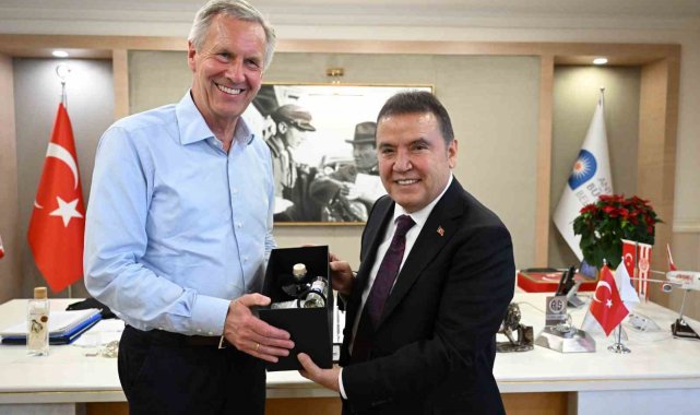 Almanya Eski Cumhurbaşkanı Wulff'tan Başkan Böcek'e ziyaret