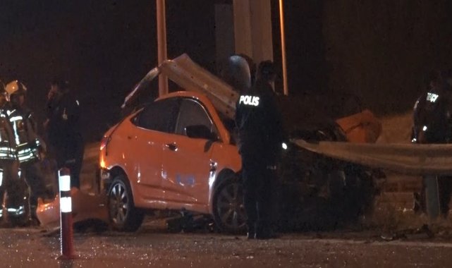 Ankara'da kontrolden çıkan taksi bariyerlere saplandı: 1 ölü