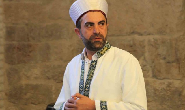 Antalya'da cami imamı 6 dilde İslamiyet'i tanıtıyor