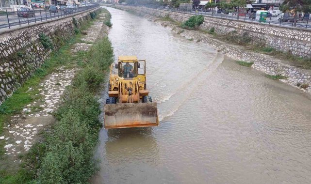 Asar Deresinde temizleniyor
