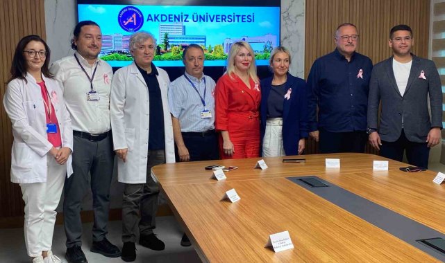 AÜ'de 6 ayda bin 700 meme kanseri hastası tedavi edildi