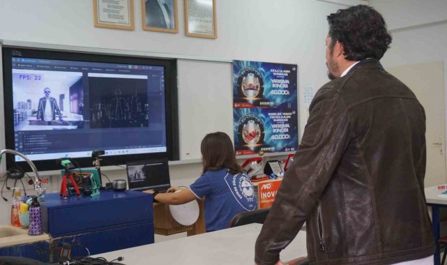 Babasında yol hipnozu olduğunu fark etti, çözüm için proje geliştirdi